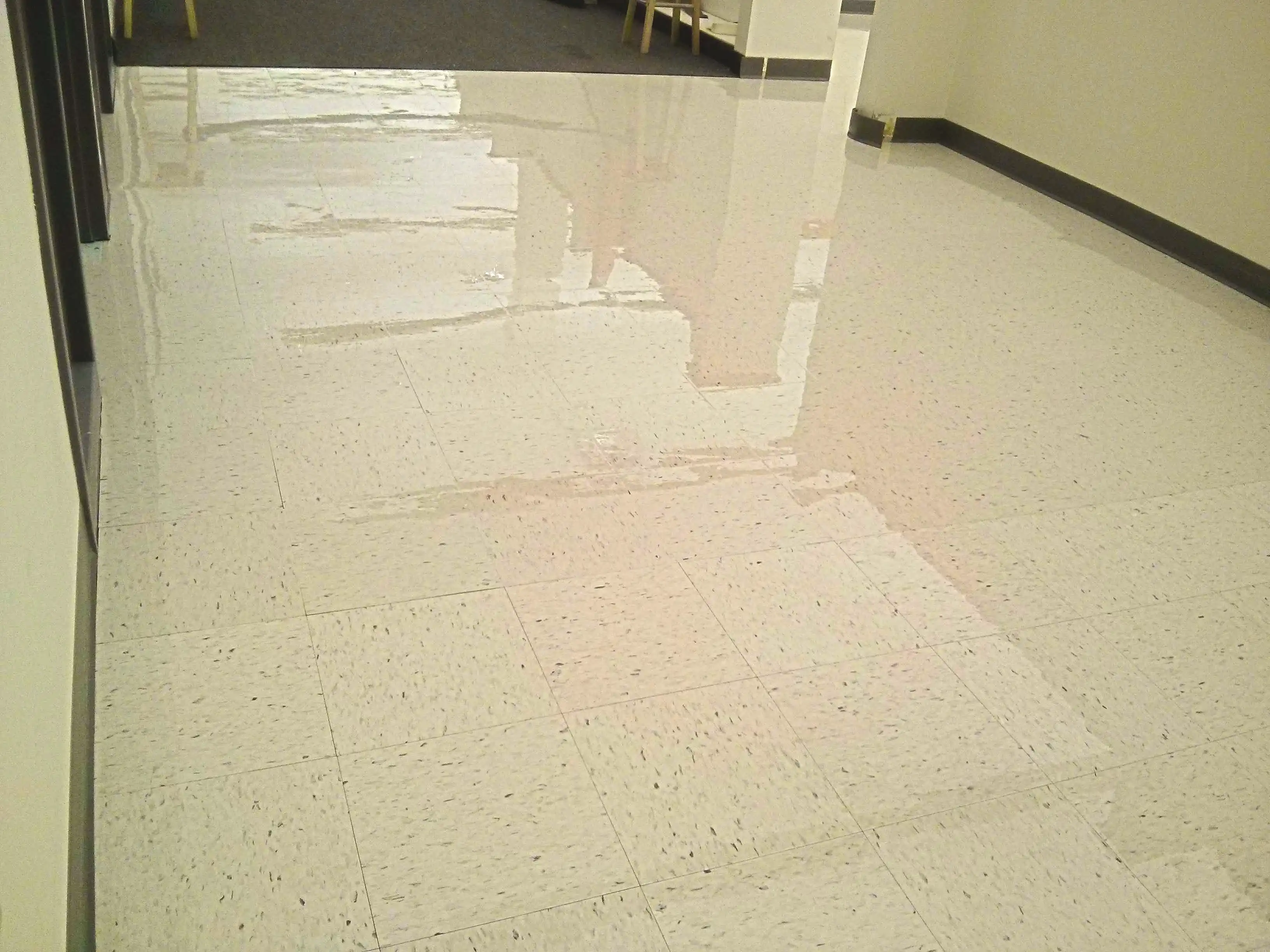 vct-floor-coatings-services-in-minneapolis-medical-manufacturing-facility