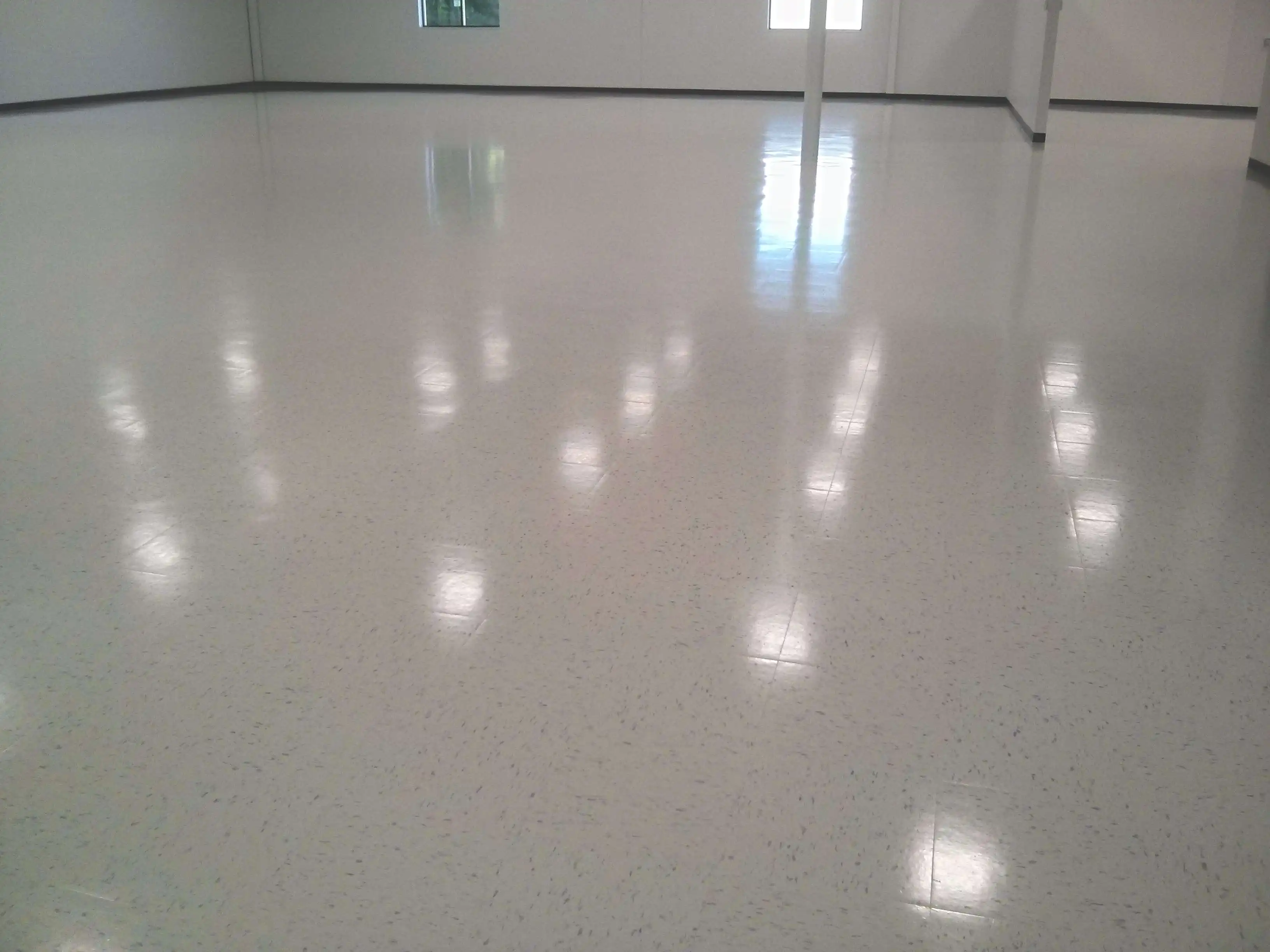 new-construction-vct-vinyl-tile-floor-cleaning-sealing-and-clear-coat-finish