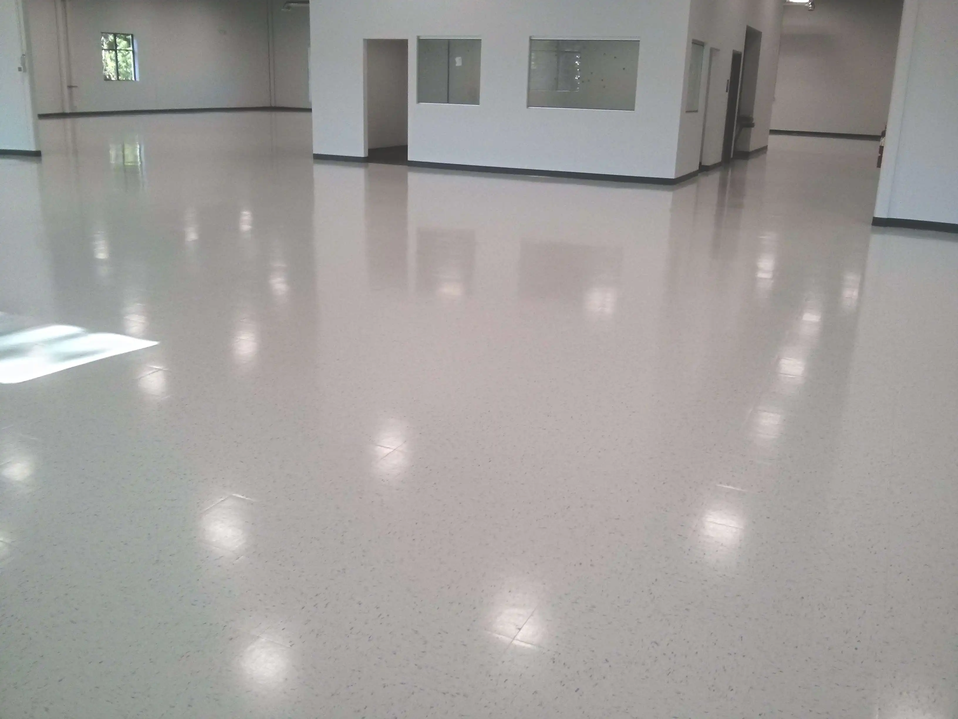 new-construction-vct-vinyl-tile-floor-cleaning-sealing-and-clear-coat-finish