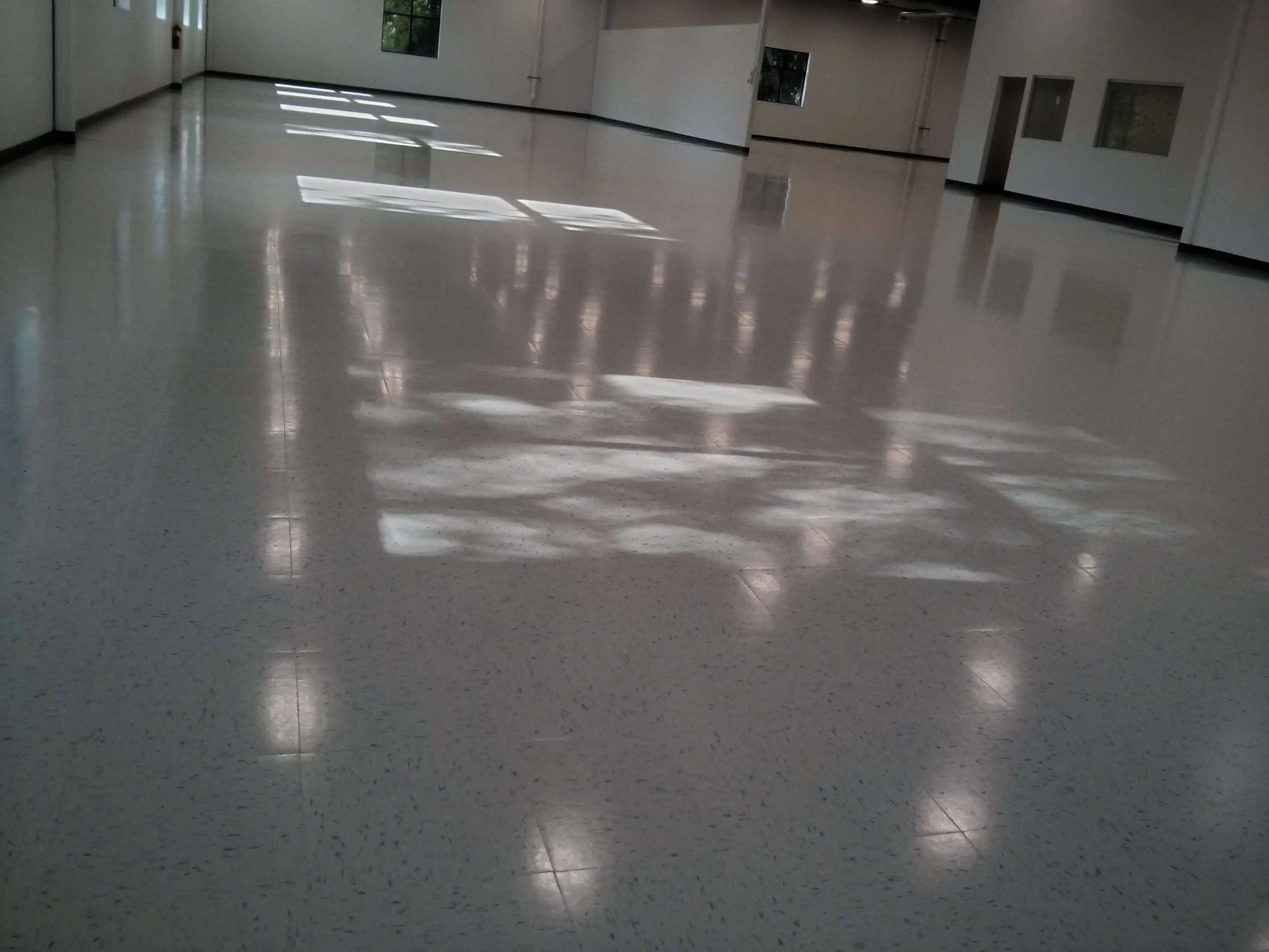 new-construction-vct-vinyl-tile-floor-cleaning-sealing-and-clear-coat-finish